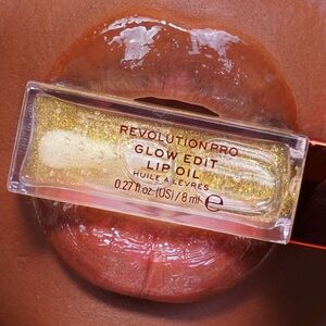 Revolution Glow Edit Lip Oil - Touch